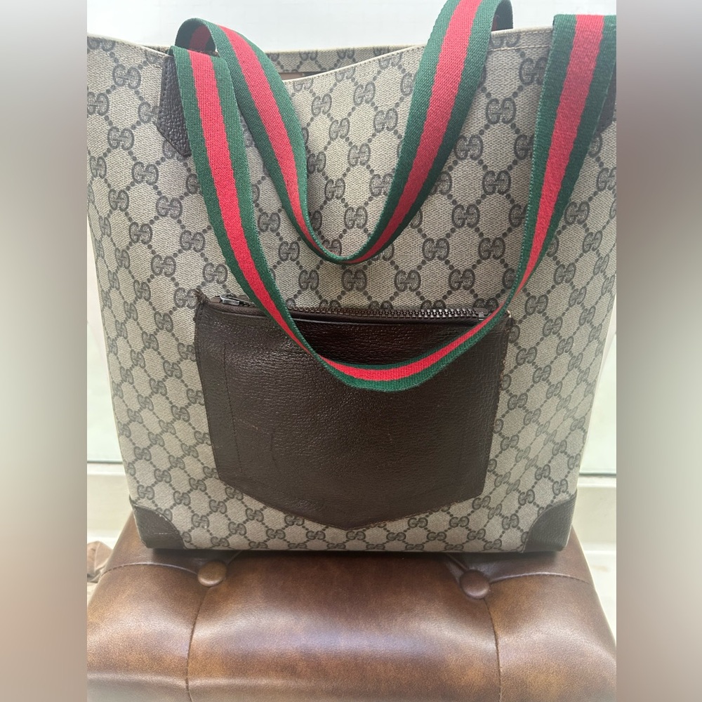 Authentic Gucci GG Supreme Tote bag w/ signature green & red web strip detail.